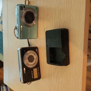 2 Sony Cyber-shot cameras